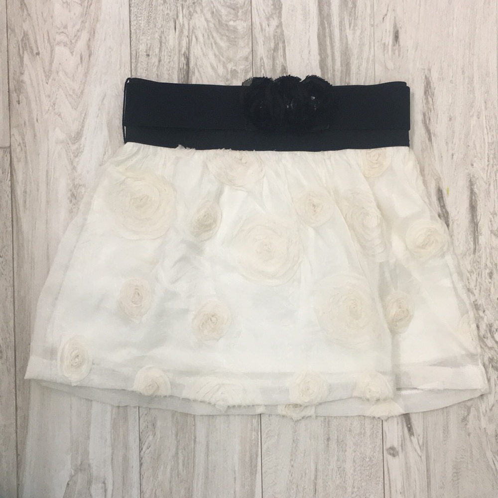 Charlotte Russe Off-white skirt with black belt